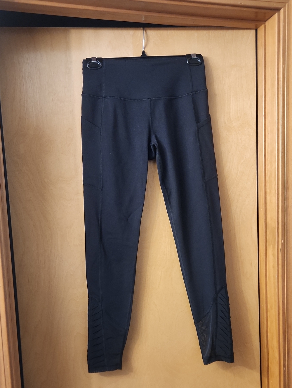 Victoria's Secret Knockout Black Performance Leggings Small